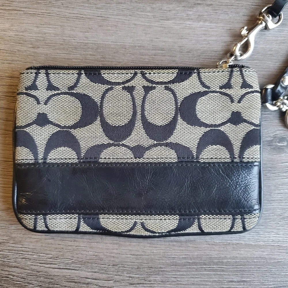Coach Wristlet - Picture 4 of 6